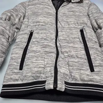 후드 부착 그레이 계열 자켓