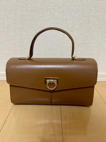 란다 RANDA 브라운 플랩 핸드백