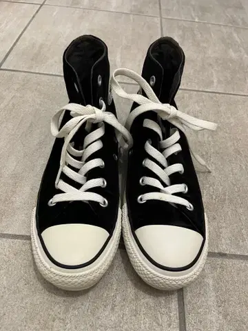 컨버스 블랙 벨벳 하이컷 스니커즈