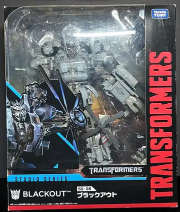 TRANSFORMERS STUDIO SERIES BLACKOUT