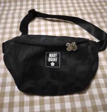 [ 새상품급 ] 마리콴트 웨스트 파우치 바디백 maryquant