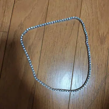 크리스탈 장식 목걸이