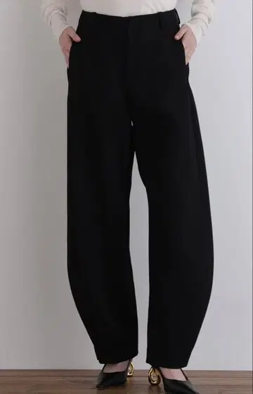 [ 미사용 새상품 ] LE PHIL 트리플 크로스 커브 팬츠