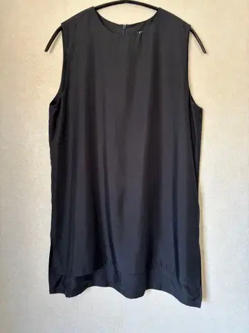 HER.//슬리브리스 블라우스