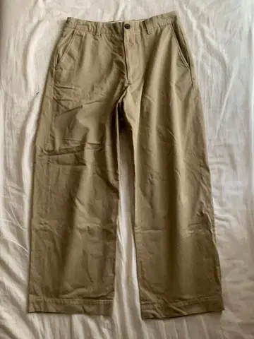UNIVERSALPRODUCTS NO TUCK CHINOTROUSERS