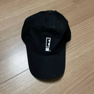 E ! 블랙 캡