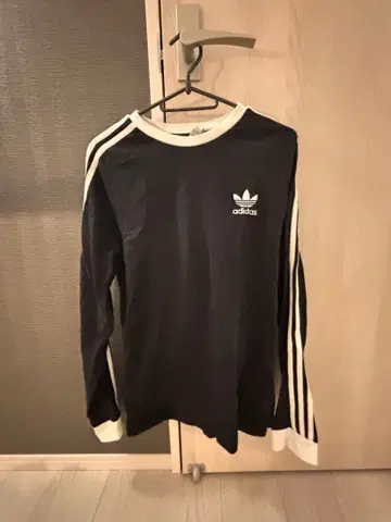 adidas 아디컬러 클래식 쓰리 스트라이프 긴팔 티셔츠