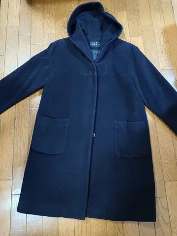 BLULY 후드 부착 블랙 코트