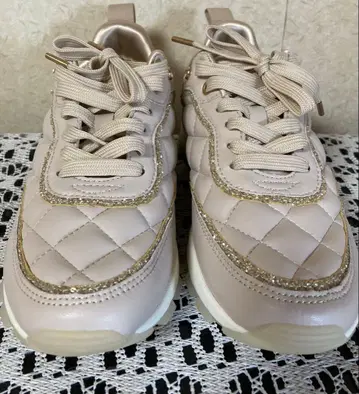 diana 베이지 퀼팅 스니커즈