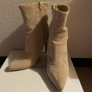 새상품급 베이지 스웨이드 조절 고힐 부츠
