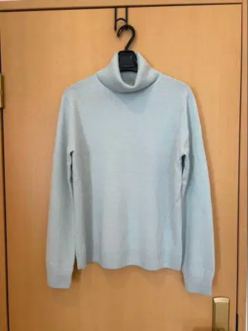 새상품급 UNIQLO 유니클로 캐시미어 100% 터틀넥 L 사이즈