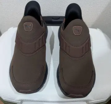 PUMA 브라운 슬립온 스니커즈 23.5cm