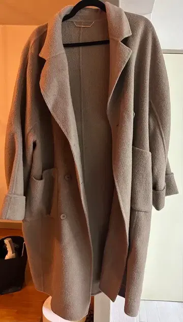 베이지 오버 사이즈 체스터 코트