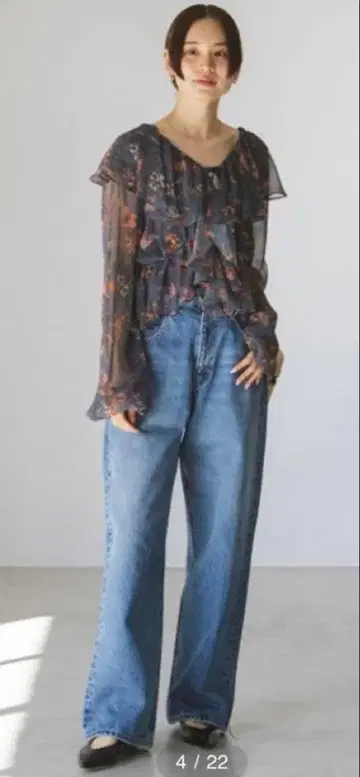 미사용 새상품 노블 와일드플라워 프릴 블라우스