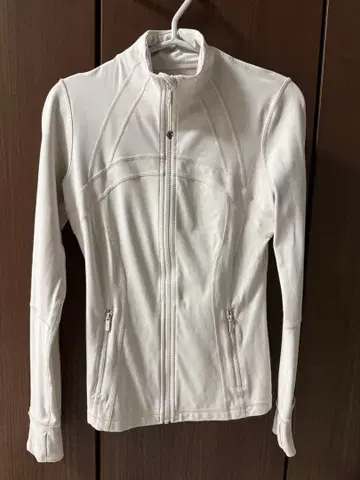 Lululemon 크롭 Define 자켓 리브 Nulu 사이즈 6