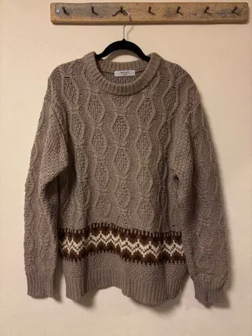 INHERIT 케이블 니트 스웨터 베이지