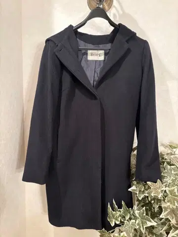 ROPE 블랙 코트 후드 부착