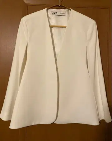 ZARA 화이트 케이프 블레이저 M 사이즈