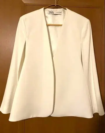 ZARA 화이트 케이프 블레이저 M 사이즈