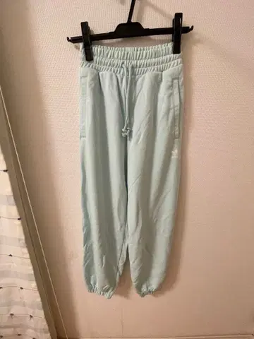 adidas 라이트 블루 조거 팬츠