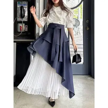 dazzlin 아지메 티어드 플리츠 스커트 차콜 그레이