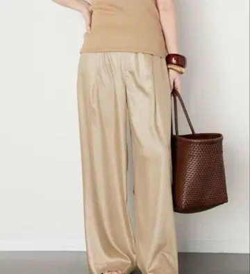 두지엠 클라세 Ripple 새틴 팬츠