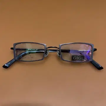 GIGI 그레이 사각형 프레임 안경