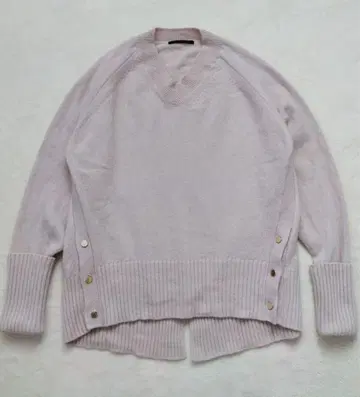 BARNYARDSTORM 캐시미어 혼방 V넥 니트 골드 버튼 사이드 슬릿