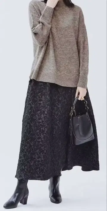 IEDIT 추상 패턴의 부클 자카드 플레어 스커트 시착만 한 상품 3XL