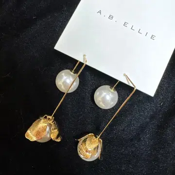 A. B. ELLIE 발도 귀걸이