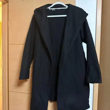 ZARA 블랙 후드 부착 가운 코트
