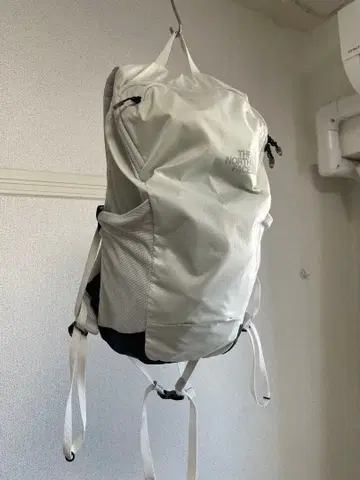 THE NORTH FACE 화이트 백팩