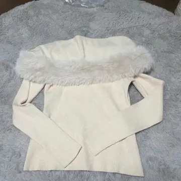 셀퍼드 퍼 오프숄더 스웨터 M 크림색