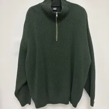 다크 그린 하이넥 스웨터