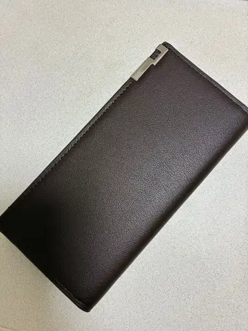 [ 미사용품 ] 다크 브라운 가죽 접이식 지갑