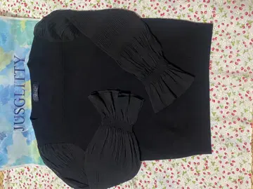 쟈스그리티 미사용 새상품 블랙 플리츠 슬리브 니트 스웨터