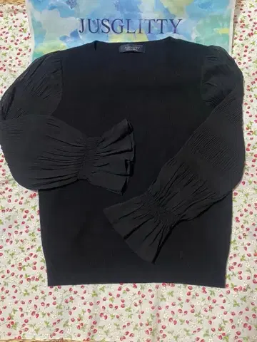 쟈스그리티 미사용 새상품 블랙 플리츠 슬리브 니트 스웨터