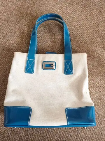 GUESS 토트백 화이트/블루
