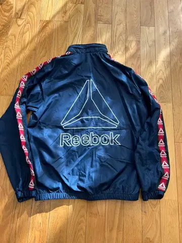 리복 네이비 저지 로고