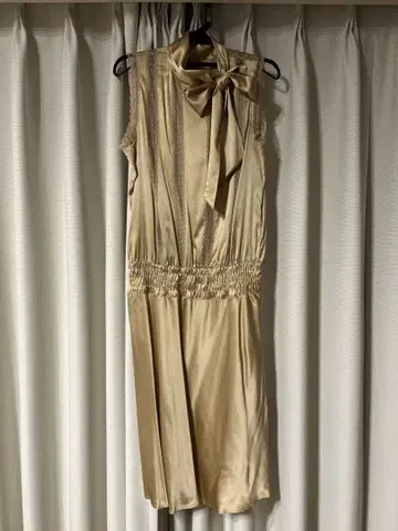 새상품급 실크 소재 새틴 골드 원피스