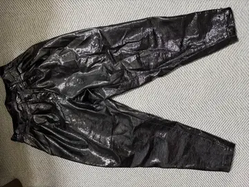 SHAREEF ENAMEL TAPERED PANTS 블랙