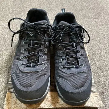 컬럼비아 하이킹 슈즈 밸리포인트 28cm