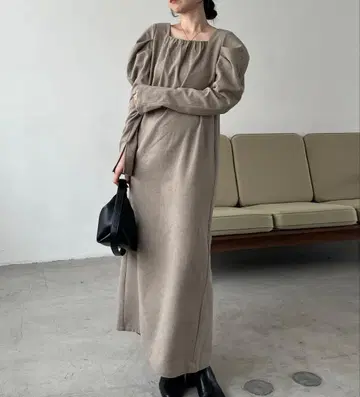 카프리슈르 마쥬 스퀘어 퍼프 원피스