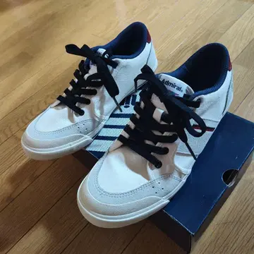 Admiral 베이지 캔버스 스니커즈