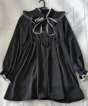 MARS 블랙 프릴 장식 A라인 원피스