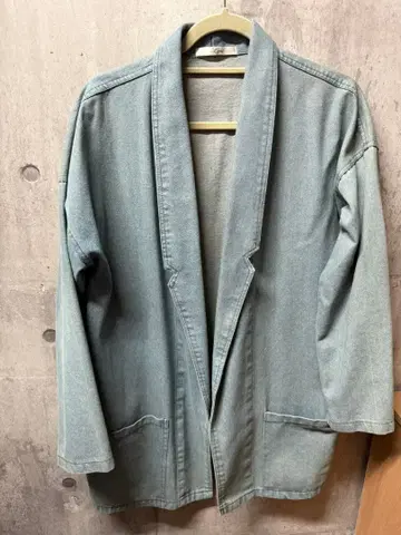 Lips 옅은 파랑 데님 자켓