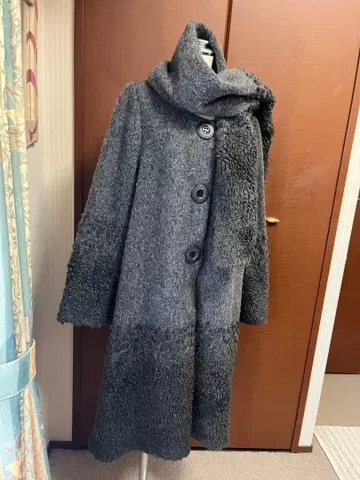 Eiko Kondo 그레이 장식 버튼 롱 코트