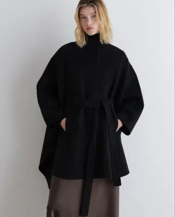 완판템 미사용 새상품 루필 25aw 케이프 코트