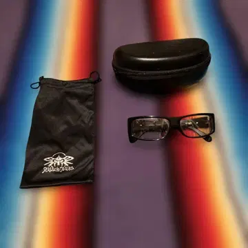 Black Dog 안경 케이스 포함