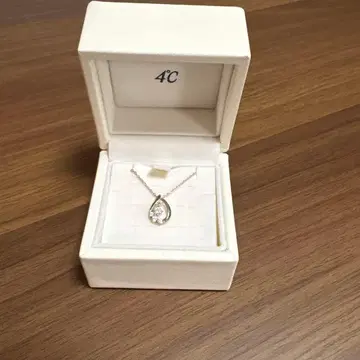 4C 펜던트 목걸이 실버 크리스탈